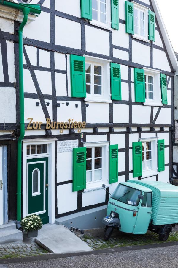 ホテル Zur Burgstiege ゾーリンゲン エクステリア 写真